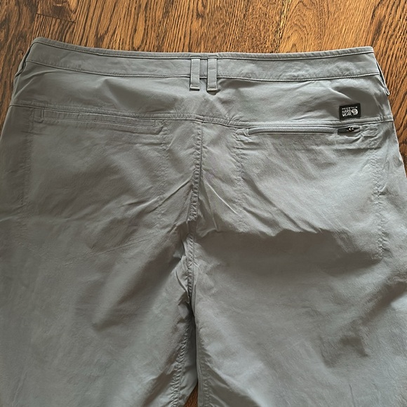 Mountain Hardwear Gray light weight golf / hiking pant -size 40 - Picture 8 of 12